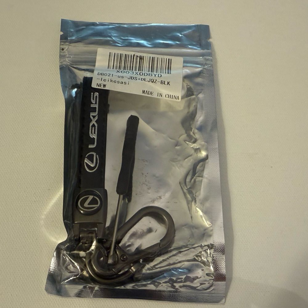 Lexus Key Fob Keychain in Black Leather with Logo NWT - Picture 4 of 4